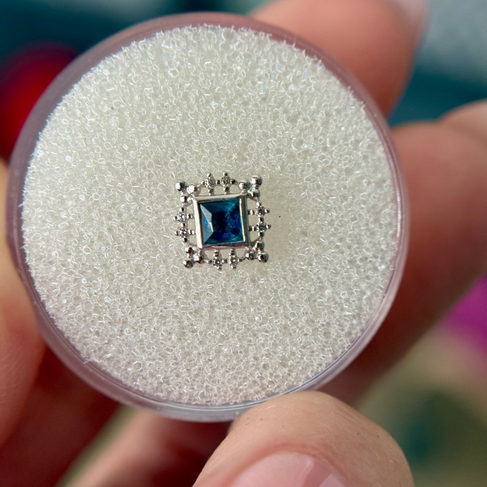 Junipurr “Amaris” White Gold Threadless End